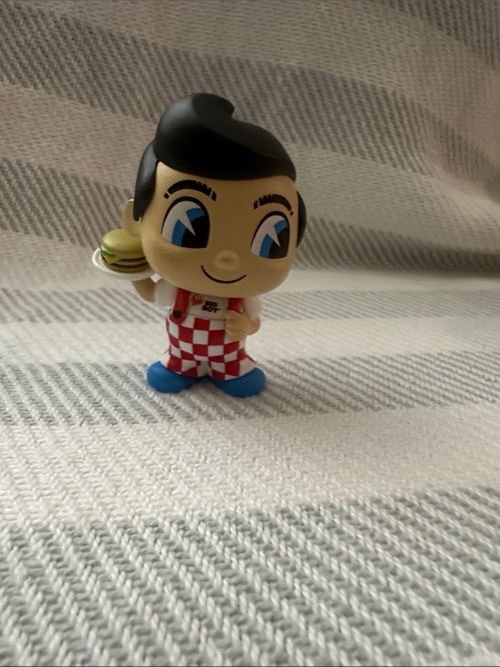 Classic Checker-Pattern Kids Vinyl Figure – Red & Blue